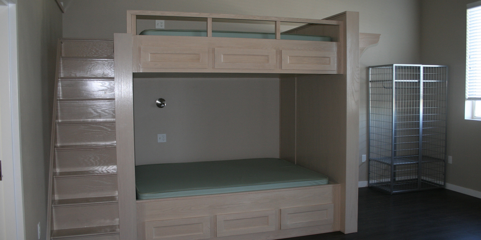 Bunkbeds in apartment bedroom